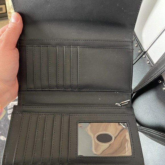 Guess Black and White Tote with Wallet! - Picture 3 of 3